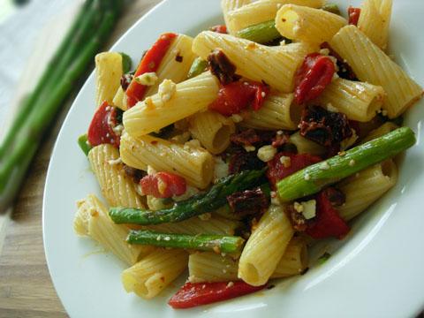 Quick Pasta Toss with Asparagus, Roasted Red Peppers, and Sun-Dried Tomatoes